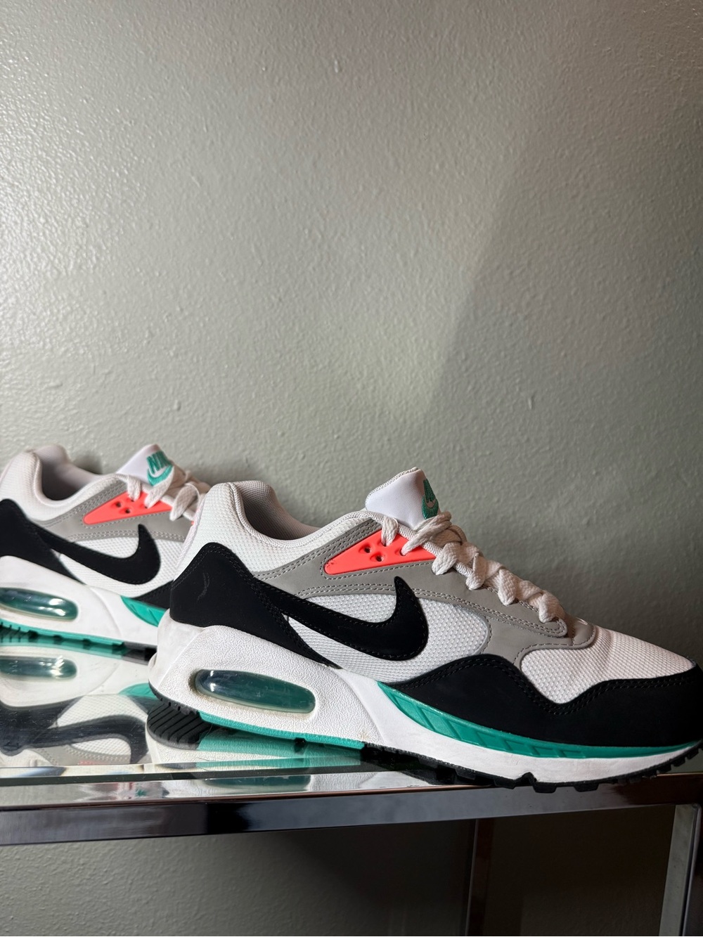 Nike Air Max Correlate Women’s Size 8 White Black Teal Coral Sneakers - Picture 3 of 7